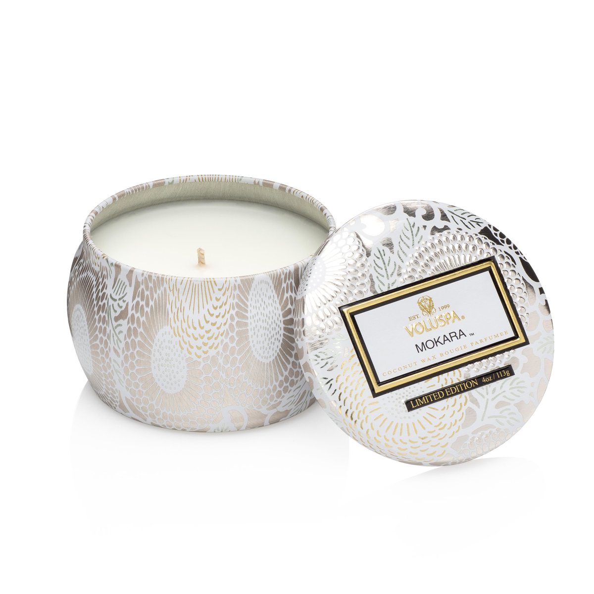 Voluspa Decorative tin kaars 25 branduren Mokara