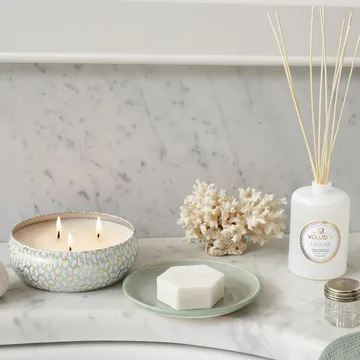Maison Blanc 3-wick Tin geurkaars 40 uur - Laguna - Voluspa
