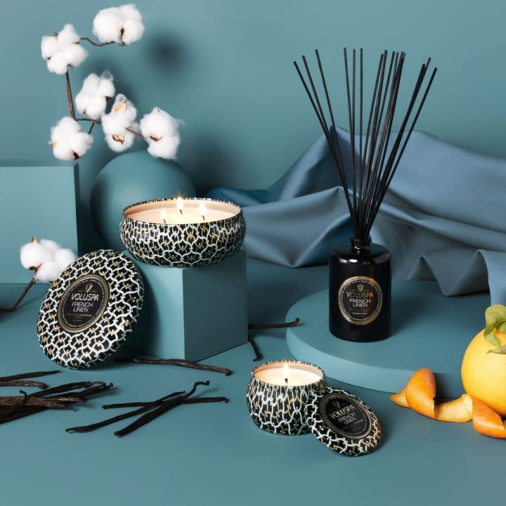 Maison Noir Mini Tin geurkaars 25 uur, French Linen Voluspa