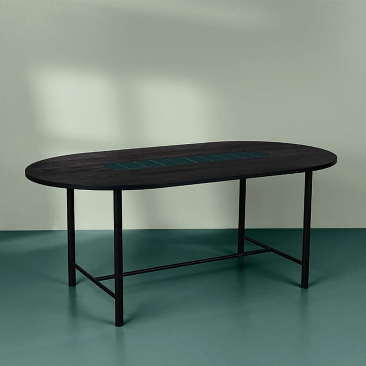 Be My Guest Eettafel, eikenhout zwarte olie, zwart stalen onderstel, groen keramiek, 100x180 Warm Nordic