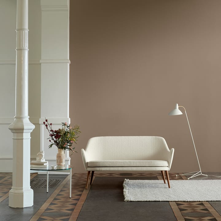 Dwell bank, 2-zits leer silk 250 cognac, poten van gerookt eikenhout Warm Nordic