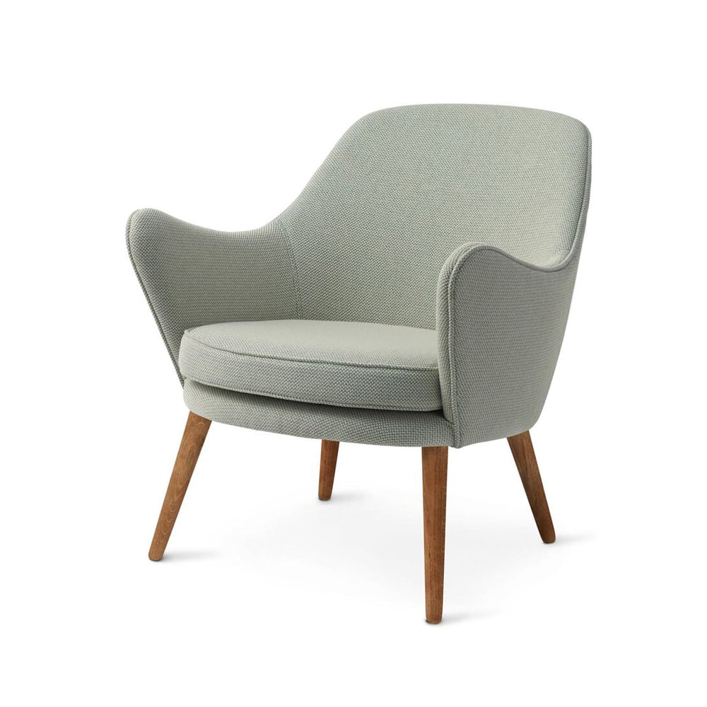 Warm Nordic Dwell loungestoel stof merit 021 light cyan, poten van gerookt eikenhout
