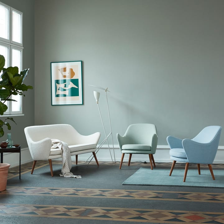 Dwell loungestoel - stof merit 021 light cyan, poten van gerookt eikenhout - Warm Nordic