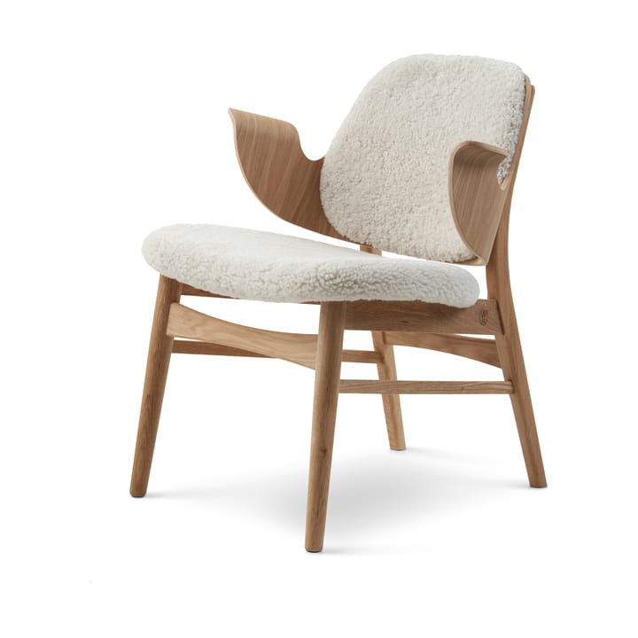 Gesture loungestoel, schapenvacht moonlight, witgeolied eikenhouten onderstel Warm Nordic