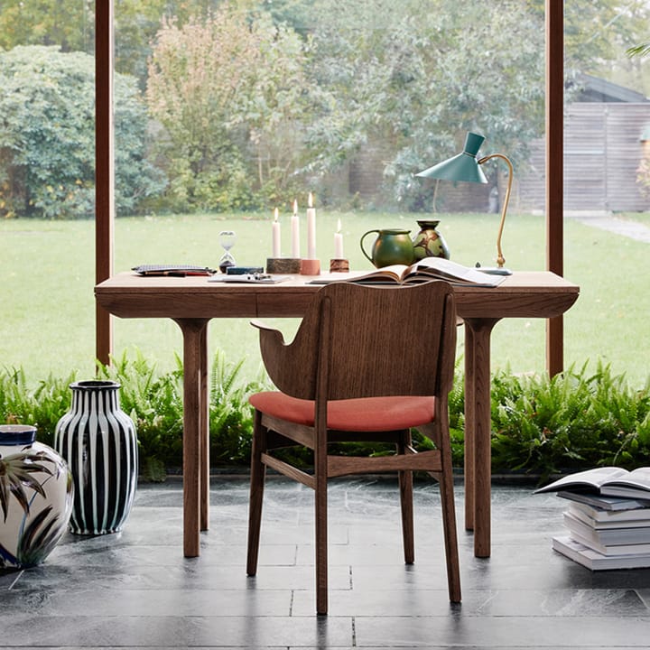 Gesture stoel, gestoffeerde zitting, leer prescott 207 black, zwartgelakt beukenhouten onderstel, gestoffeerde zitting Warm Nordic
