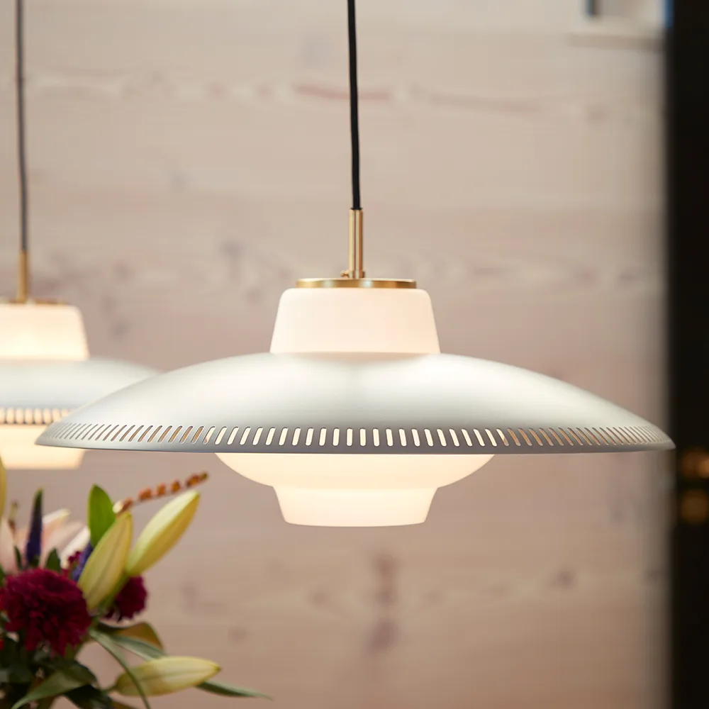 Opal Shade hanglamp, black noir, gezandstraald opaalglas Warm Nordic