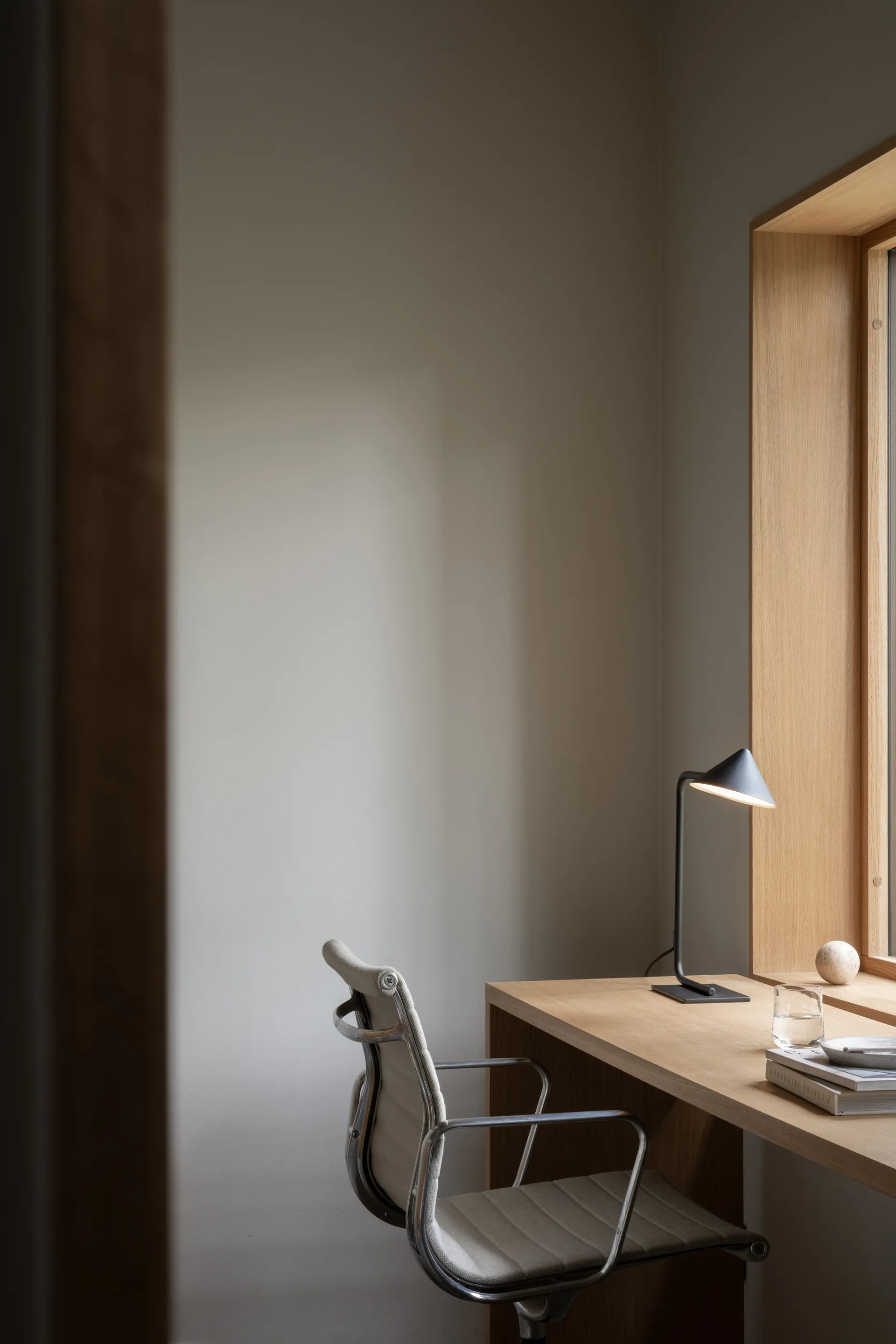 Kuro tafellamp, Black, Ø14x40 cm Watt & Veke