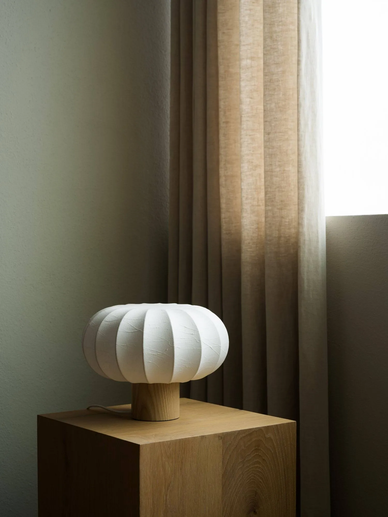 Lunari tafellamp, White-naturel essenhout, Ø32x24 cm Watt & Veke