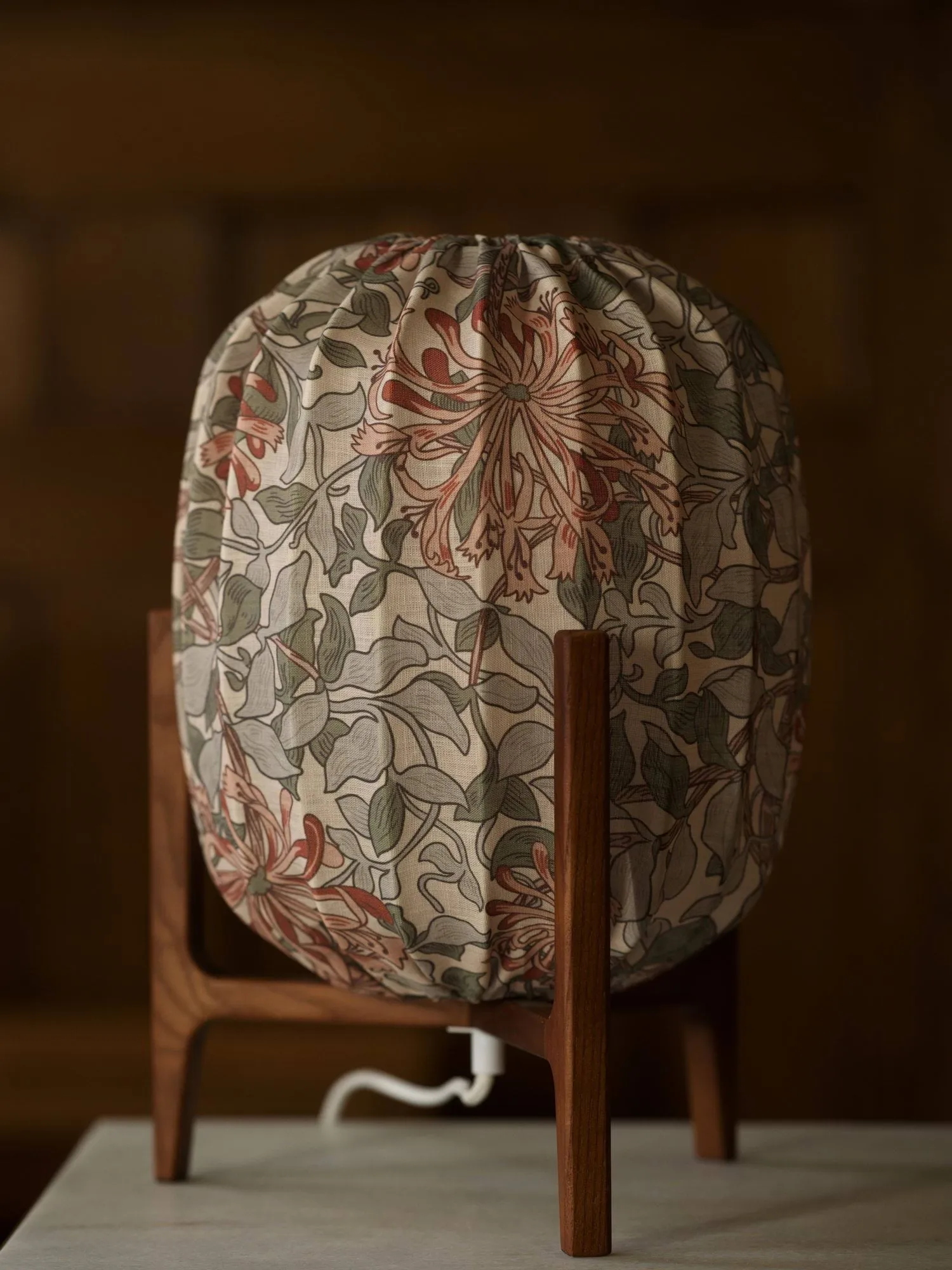 Prisma tafellamp, Dark ash-Honeysuckle beige, Ø27x42 cm Watt & Veke