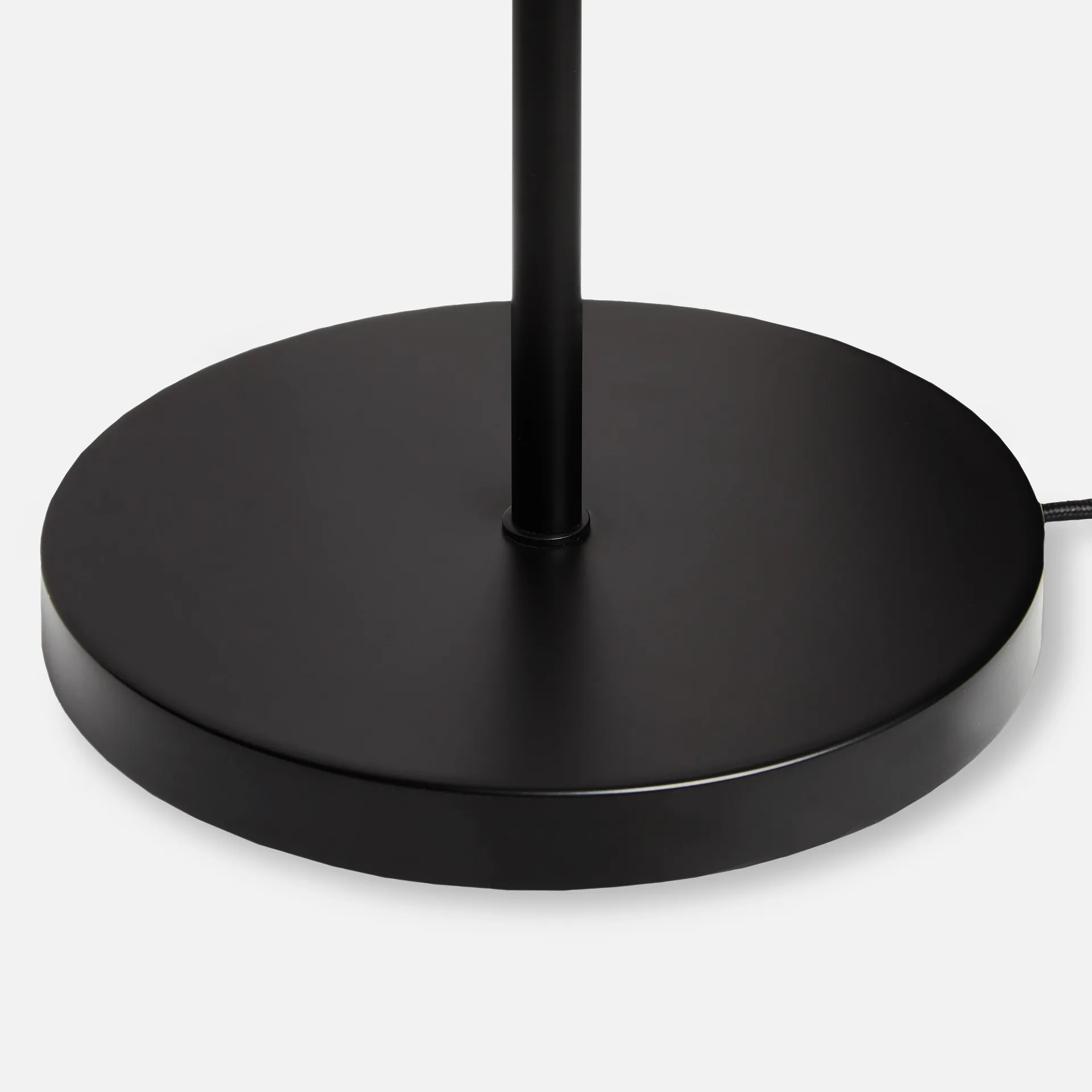 Cono vloerlamp, Zwart Woud