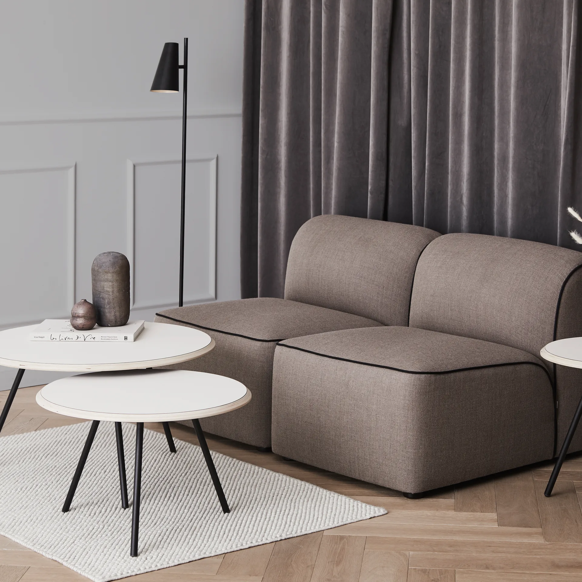 Cono vloerlamp, Zwart Woud