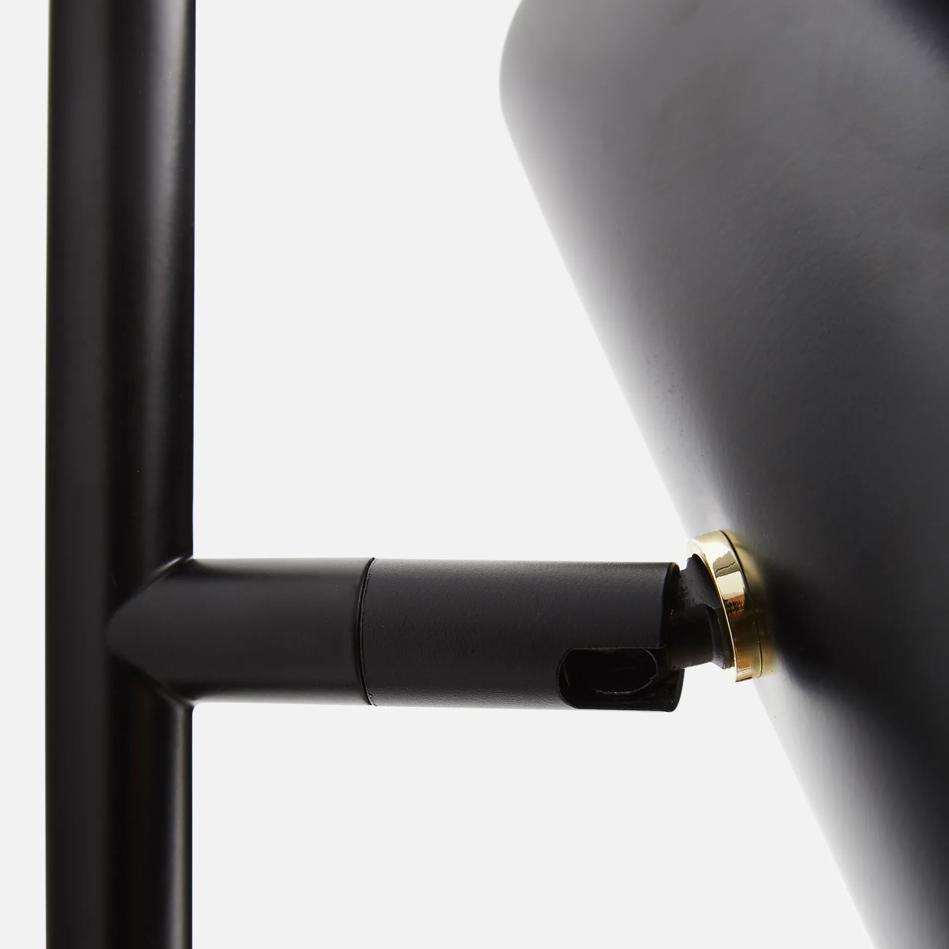 Cono wandlamp, Zwart Woud