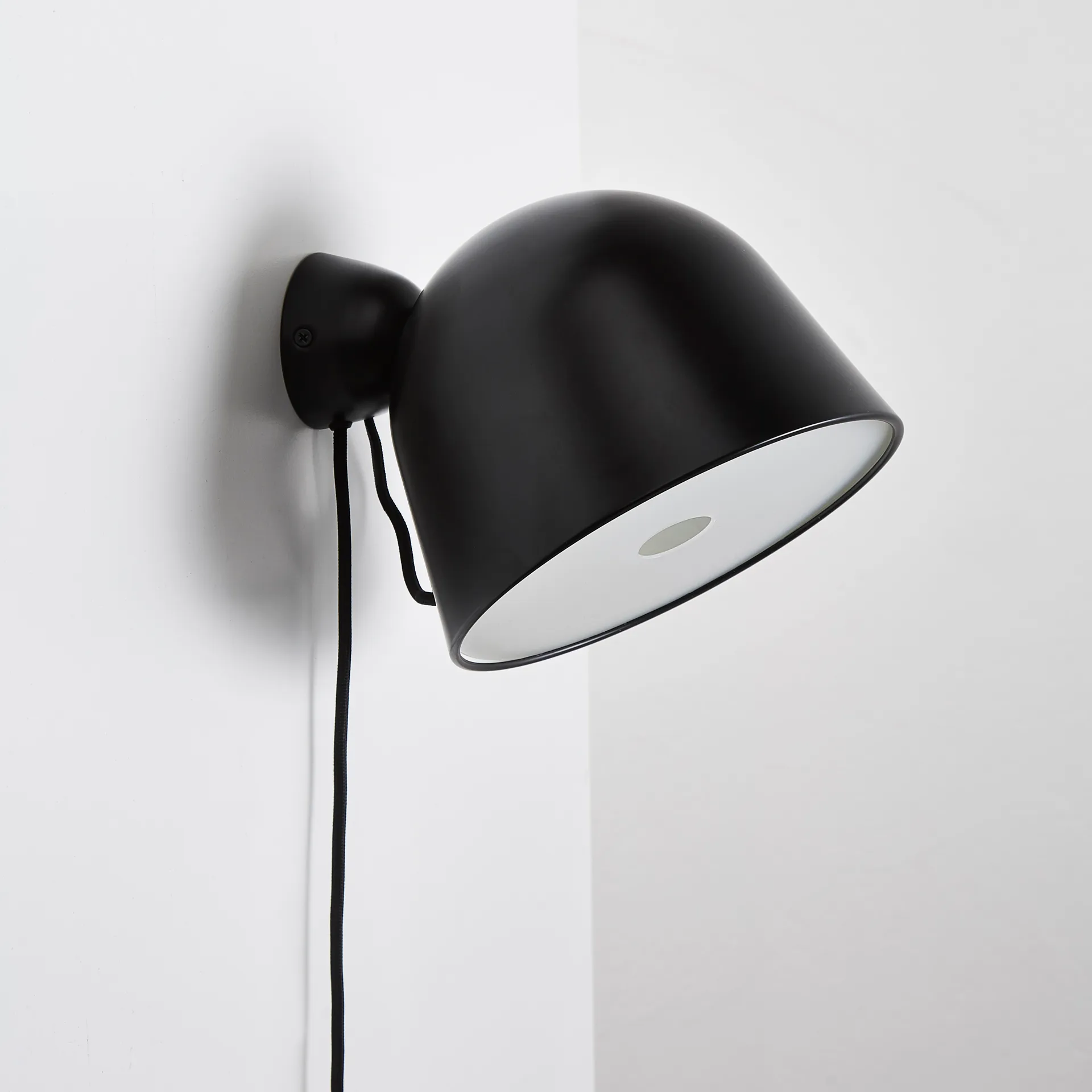 Kuppi wandlamp 2.0, zwart Woud