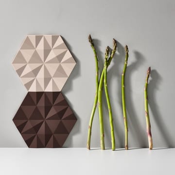 Ori Facet pannenonderzetter 14x16 cm - Chocolate - Zone Denmark