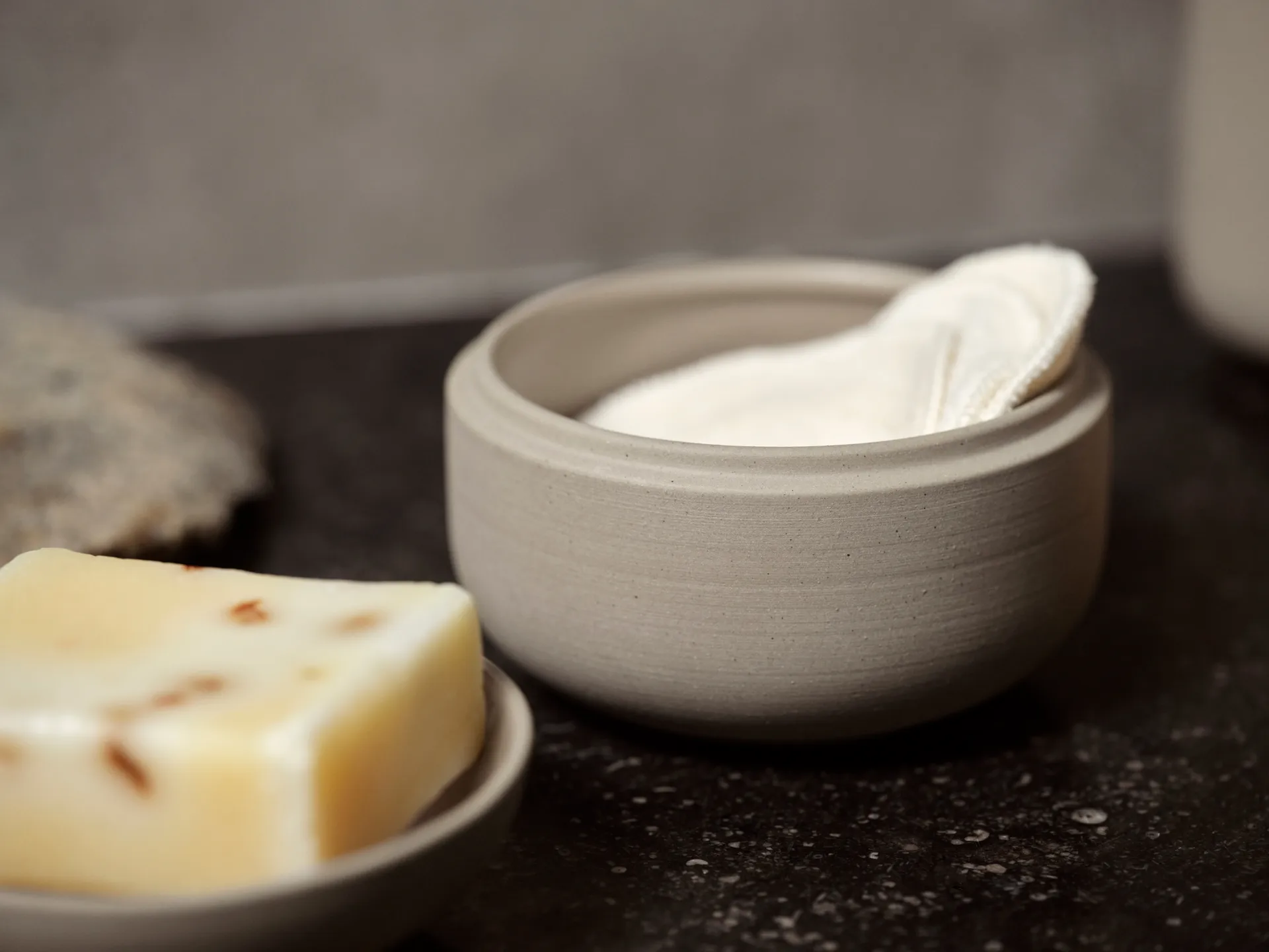 Sensu pot met deksel Ø10,5x7,5 cm, taupe Zone Denmark