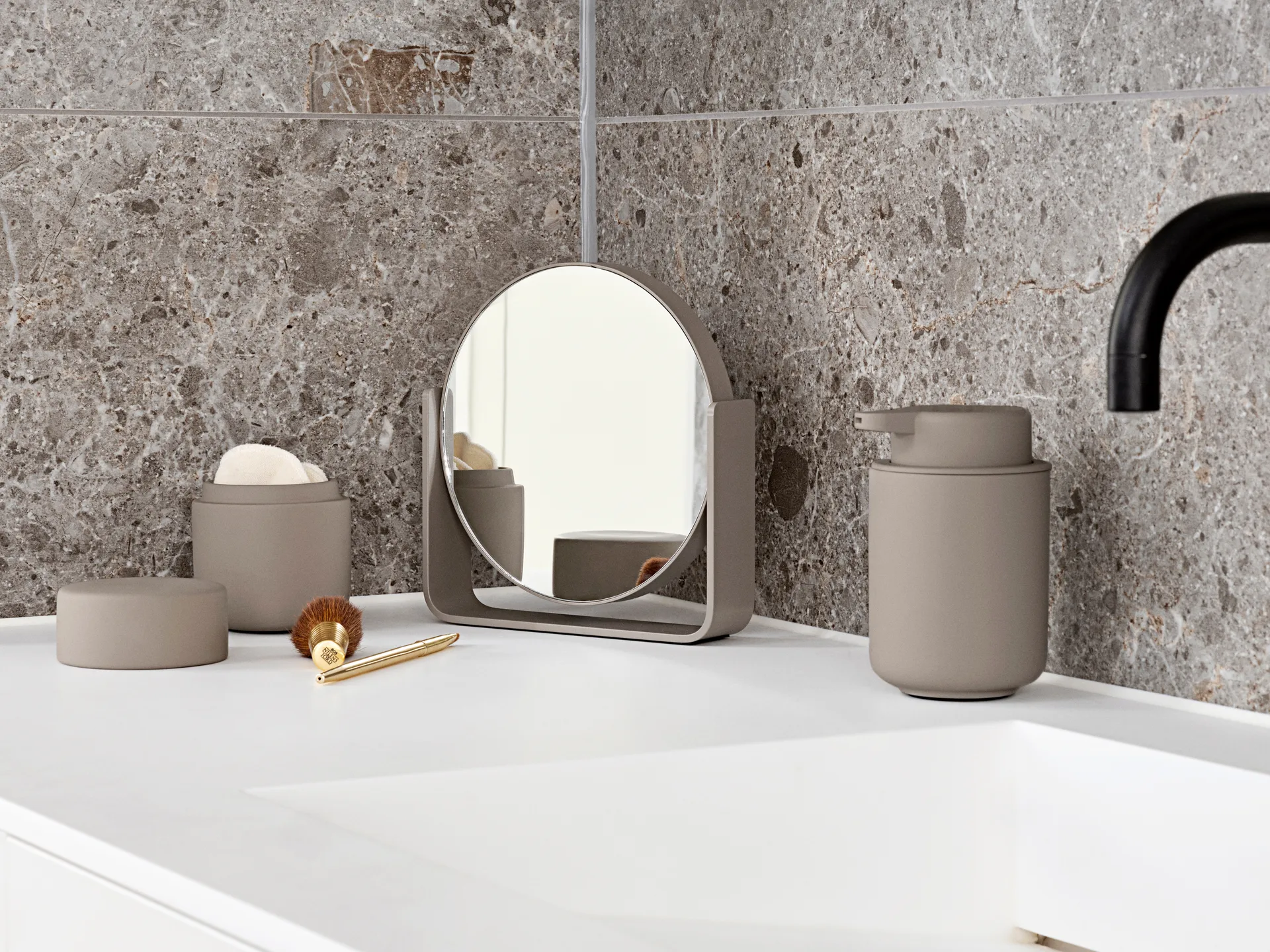 Ume tafelspiegel met 5x vergroting 19x19,5 cm, Taupe Zone Denmark