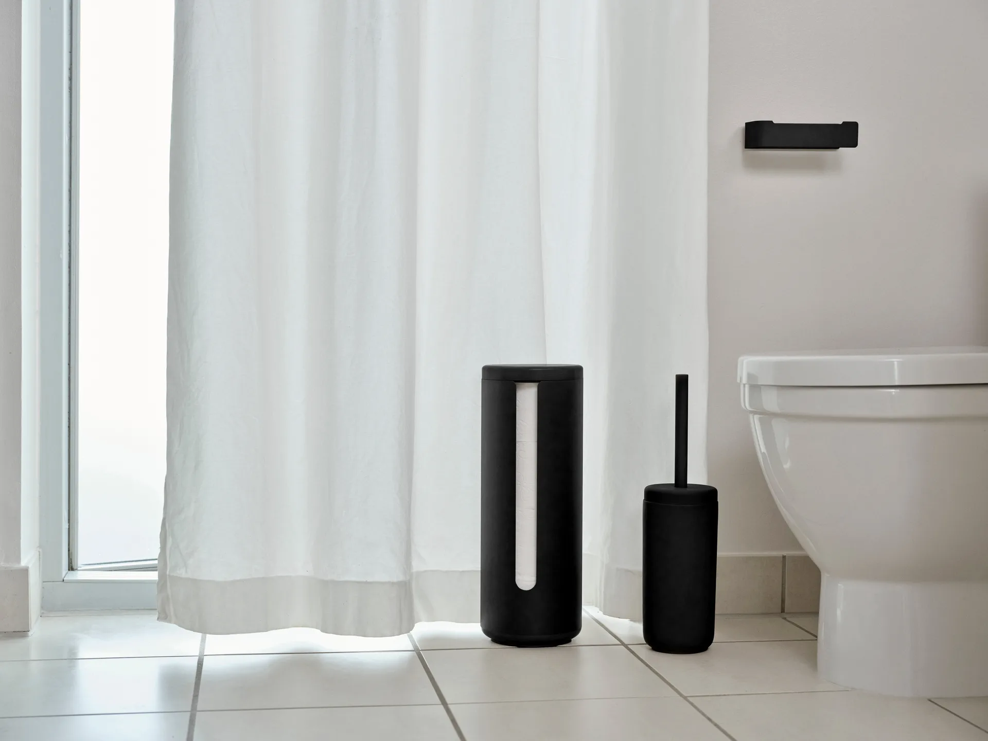 Ume toiletrolhouder, Black Zone Denmark