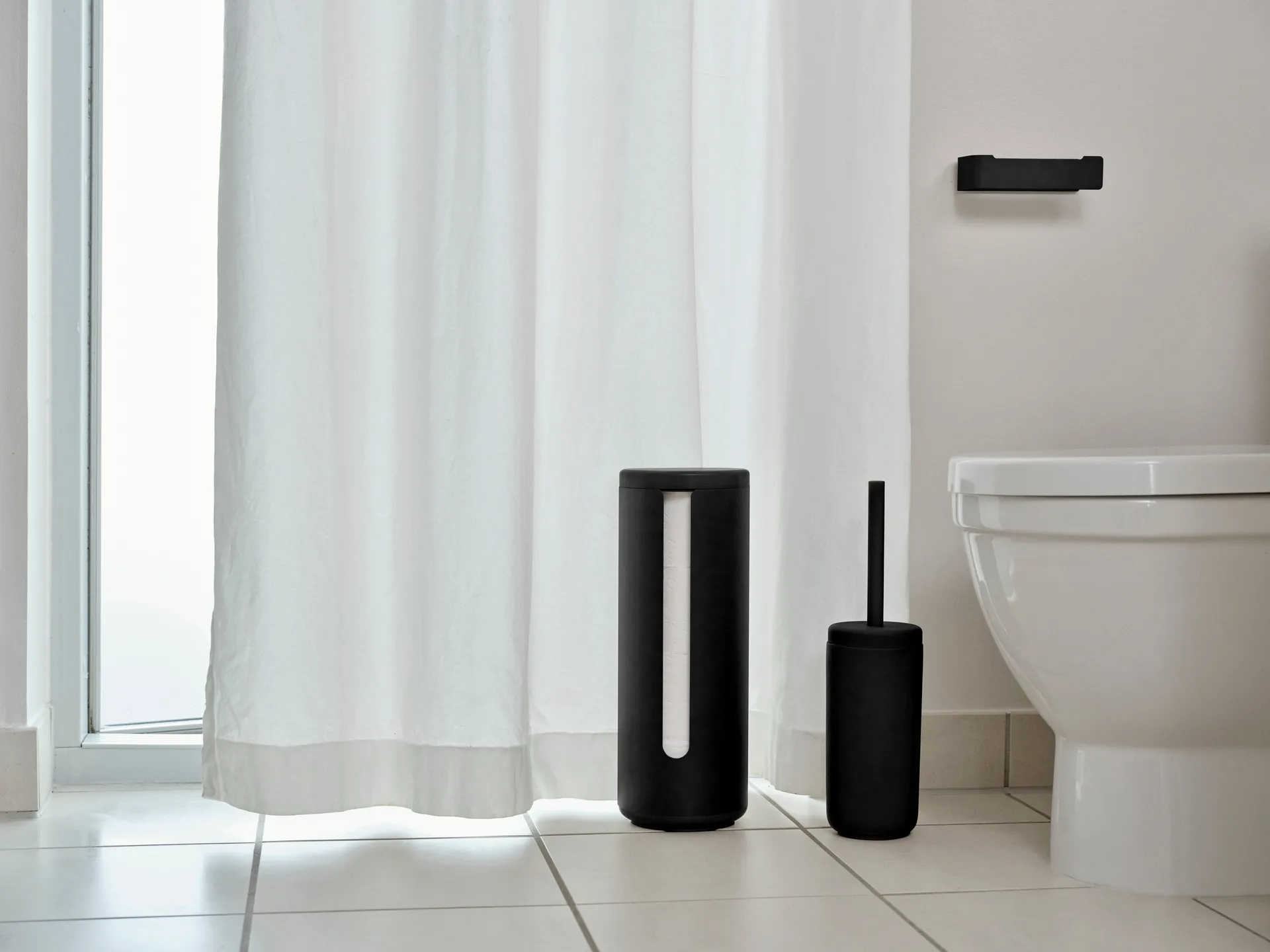 Ume toiletrolhouder, Black Zone Denmark