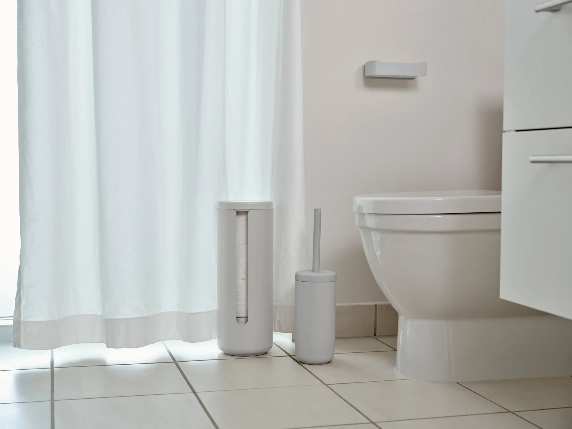 Ume toiletrolhouder, Soft Grey Zone Denmark