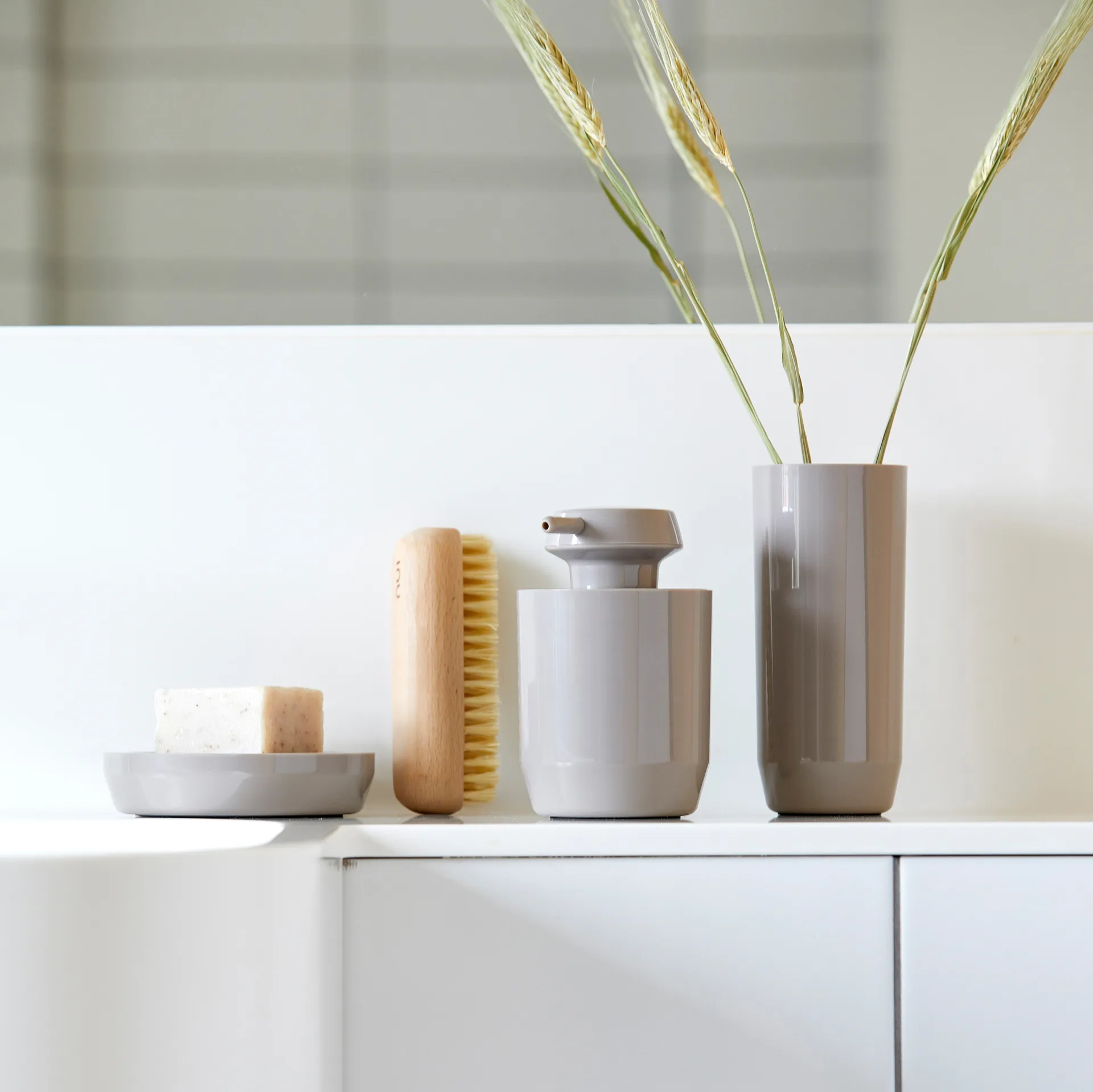 Zone Suii tandenborstelbeker 14 cm, Taupe Zone Denmark