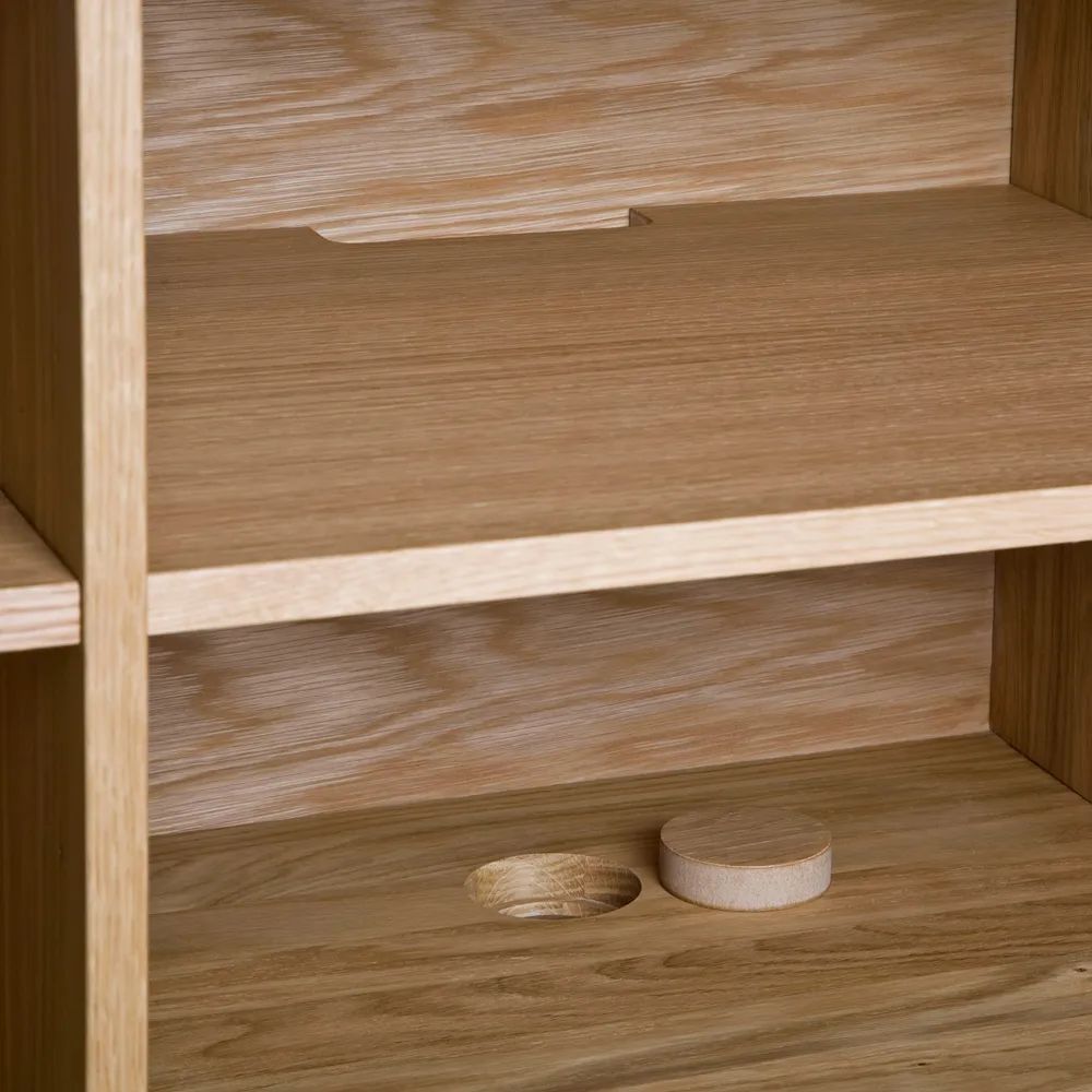 Moodi 180 sideboard, grijs/wit, eikenhouten frame Zweed