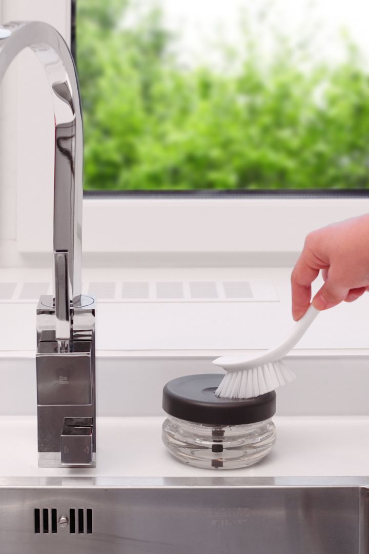 Met de Bosign afwasmiddeldispenser zijn pannen in een handomdraai schoon.