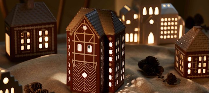 Een kerstsfeer creëren is niet zo moeilijk - zet bijvoorbeeld de Gingerbread lantaarn van Kähler op de vensterbank en de gezellige kerstsfeer komt vanzelf.