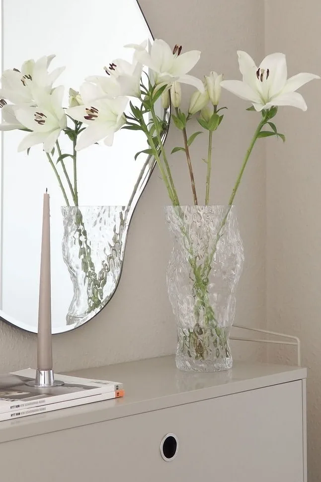 De Drift vaas van Cooee Design is perfect voor hoge snijbloemen. 