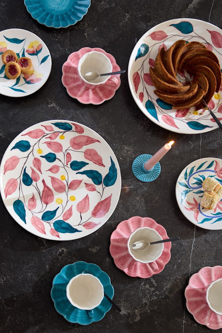 Een kleurrijk servies uit de Flowers collectie van Mateus.