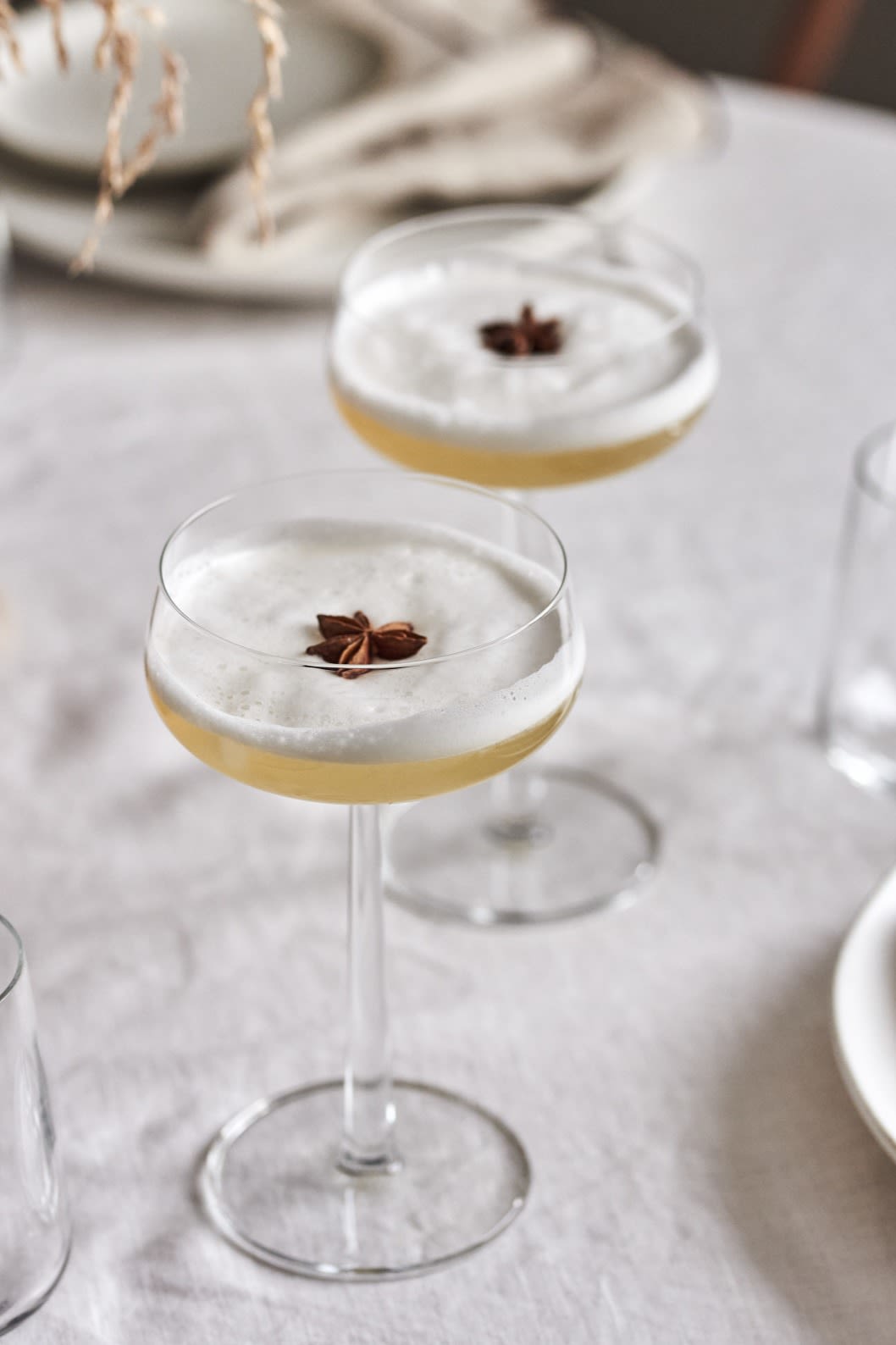 Verschillende soorten cocktailglazen: Welk glas voor welke cocktail? Hier zie je een champagneglas dat ideaal is voor longdrinks of champagne.