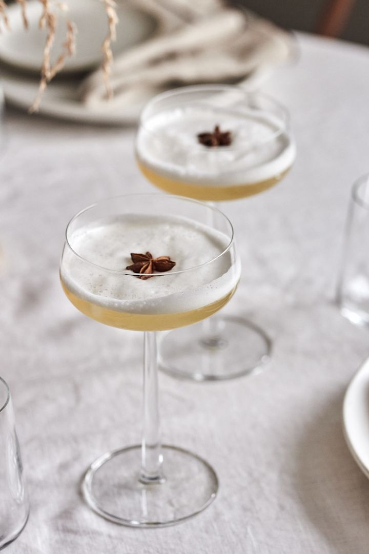 Verschillende soorten cocktailglazen: Welk glas voor welke cocktail? Hier zie je een champagneglas dat ideaal is voor longdrinks of champagne.