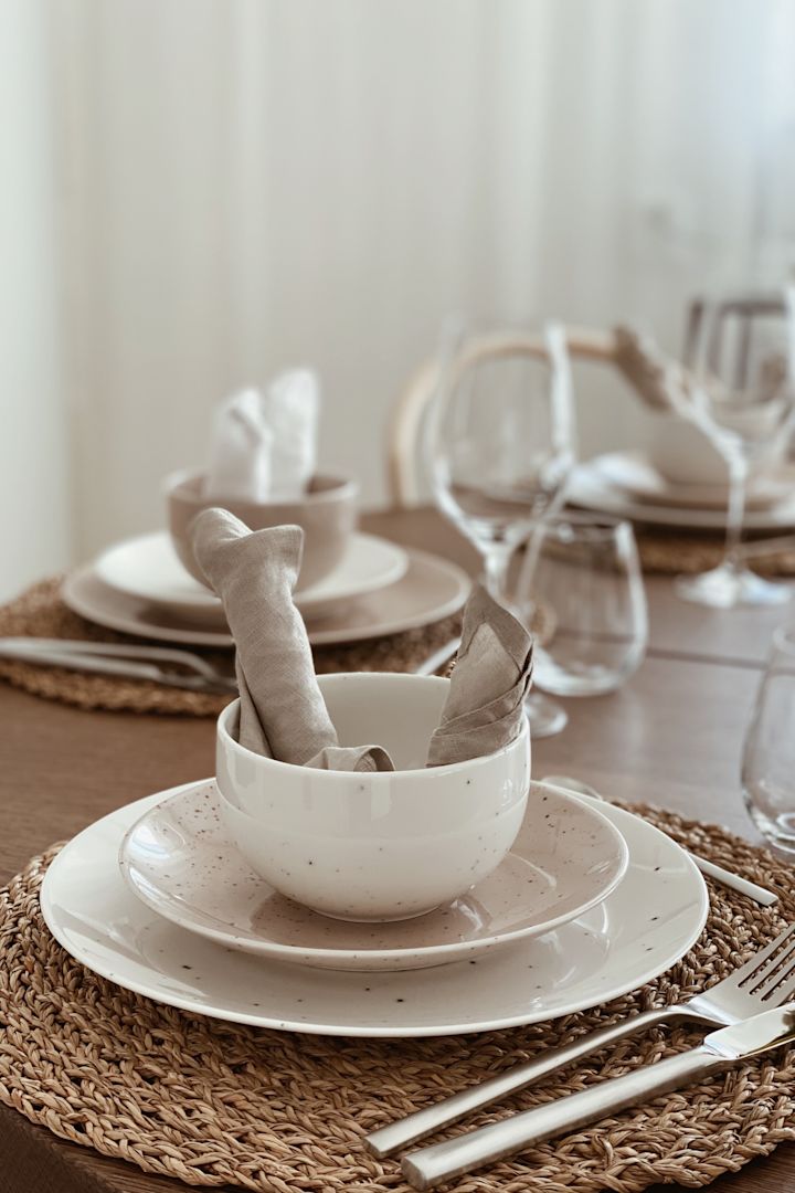 Sproet is een assortiment serviesgoed dat perfect is voor zowel alledaagse als feestelijke gelegenheden, waardoor het een elegant en nuttig huwelijkscadeau is.