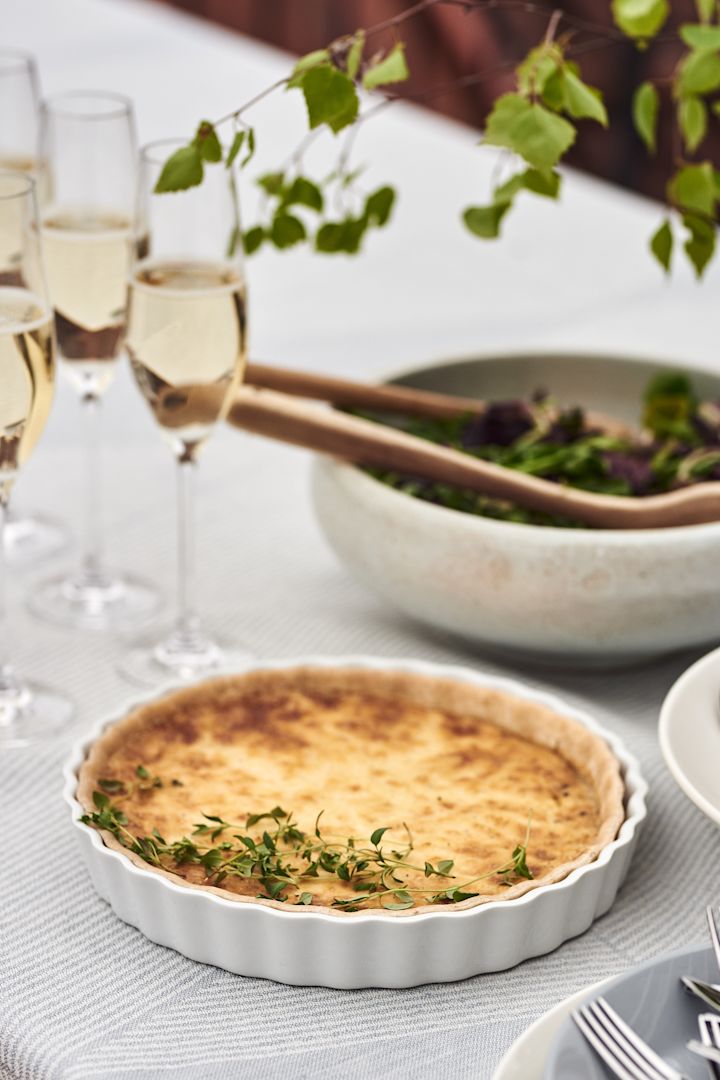 Organiseer een Zweeds kreeftenfeest en serveer een smakelijke en traditionele Västerbottenpaj.