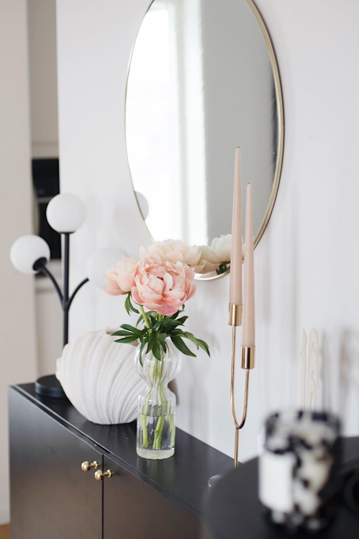 Boho en andere interieurstijlen: Hier zie je liefdevolle, luxe interieurdetails van Instagram-gebruiker @villavimmerby.