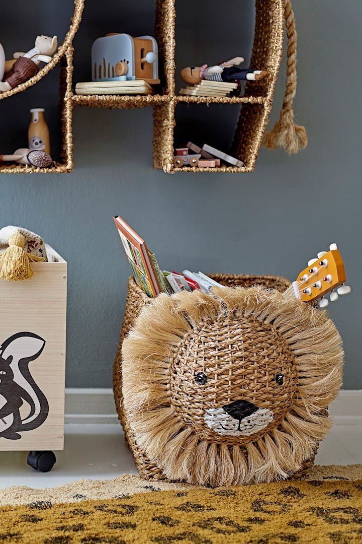 De Gerti wandmand kan eenvoudig aan de muur worden bevestigd, waardoor hij niet in de weg staat en toch voor orde zorgt. Dit maakt hem tot een geweldige cadeau-idee voor een babyshower.