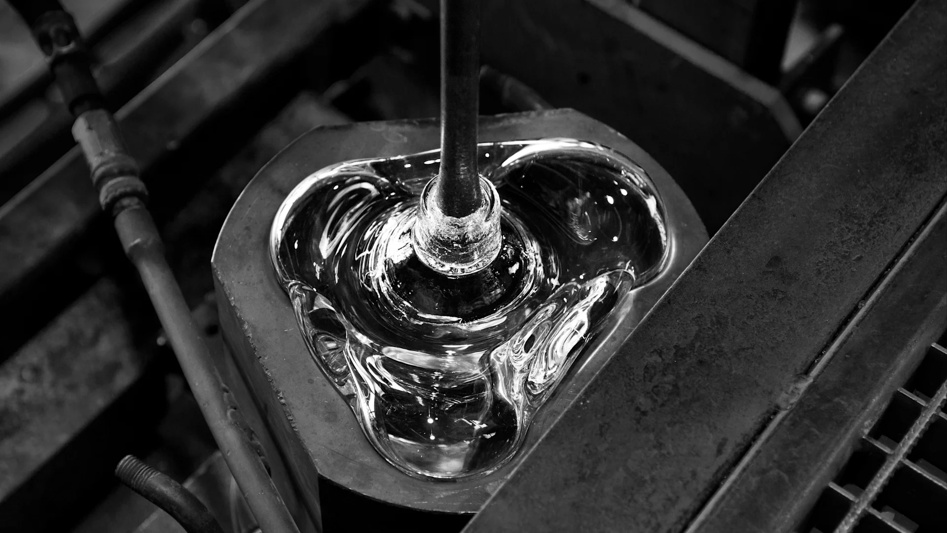 Iittala glasproductie in Finland waar de Alvar Aalto vaas wordt gemaakt.