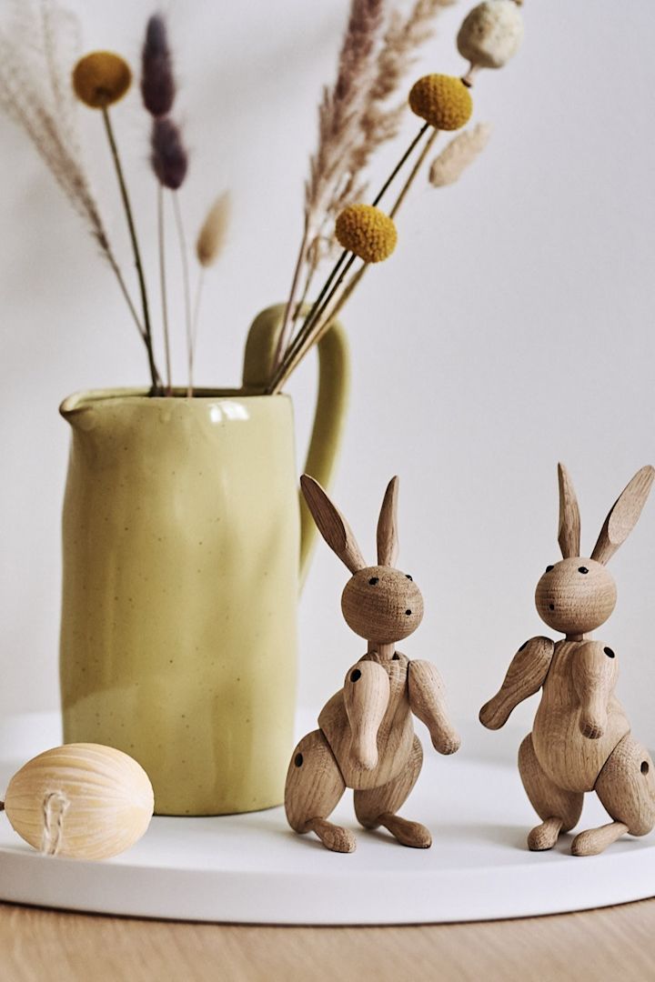 Stijlvolle paasdecoratie - Kay Bojesens houten konijnen zijn een geweldige tip voor het creëren van een stilleven.