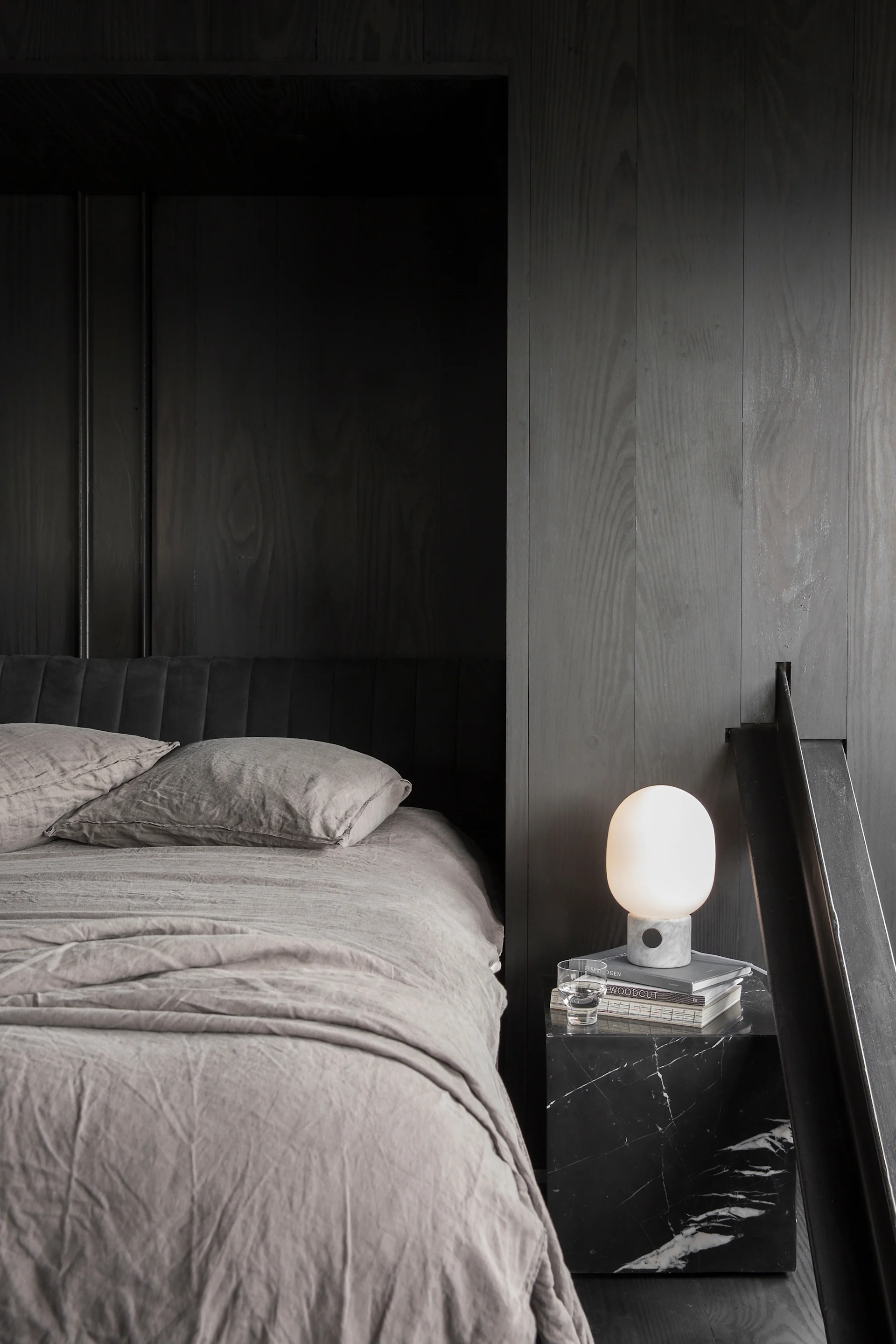 Flowerpot lamp en Reflector lamp van Verpan illustreren lampen op 2700K en 3000K. 