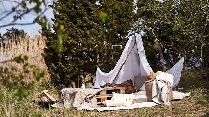 Tips voor dingen om deze zomer te doen zijn onder andere glamping als activiteit op een zomer bucketlist. 