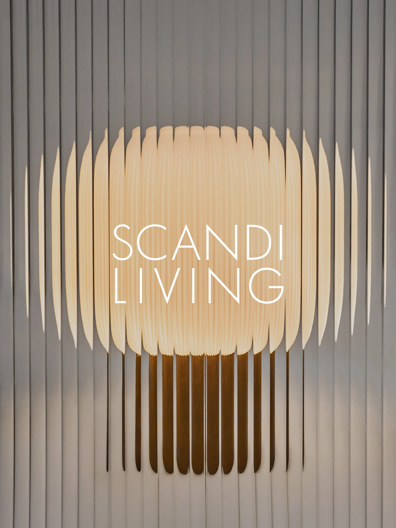 "SCANDI LIVING" tekst op een licht houten latten wandkunstwerk met een golfpatroon tegen een grijs geribbelde achtergrond.