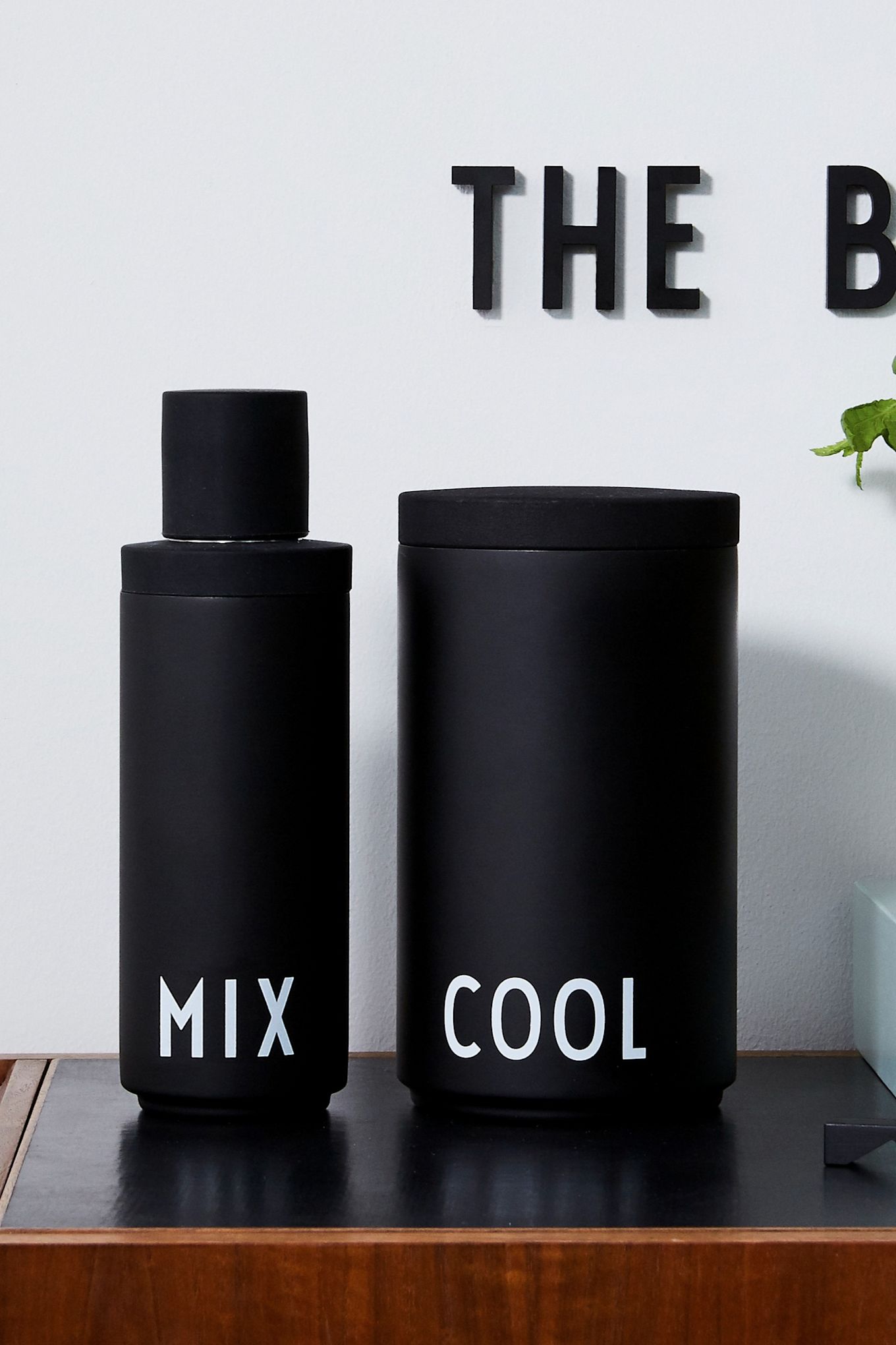 Verschillende soorten cocktailglazen: Welk glas voor welke cocktail? Om geweldige cocktails te maken, heb je de juiste accessoires nodig. Hier zie je handige cocktailaccessoires van Design Letters.