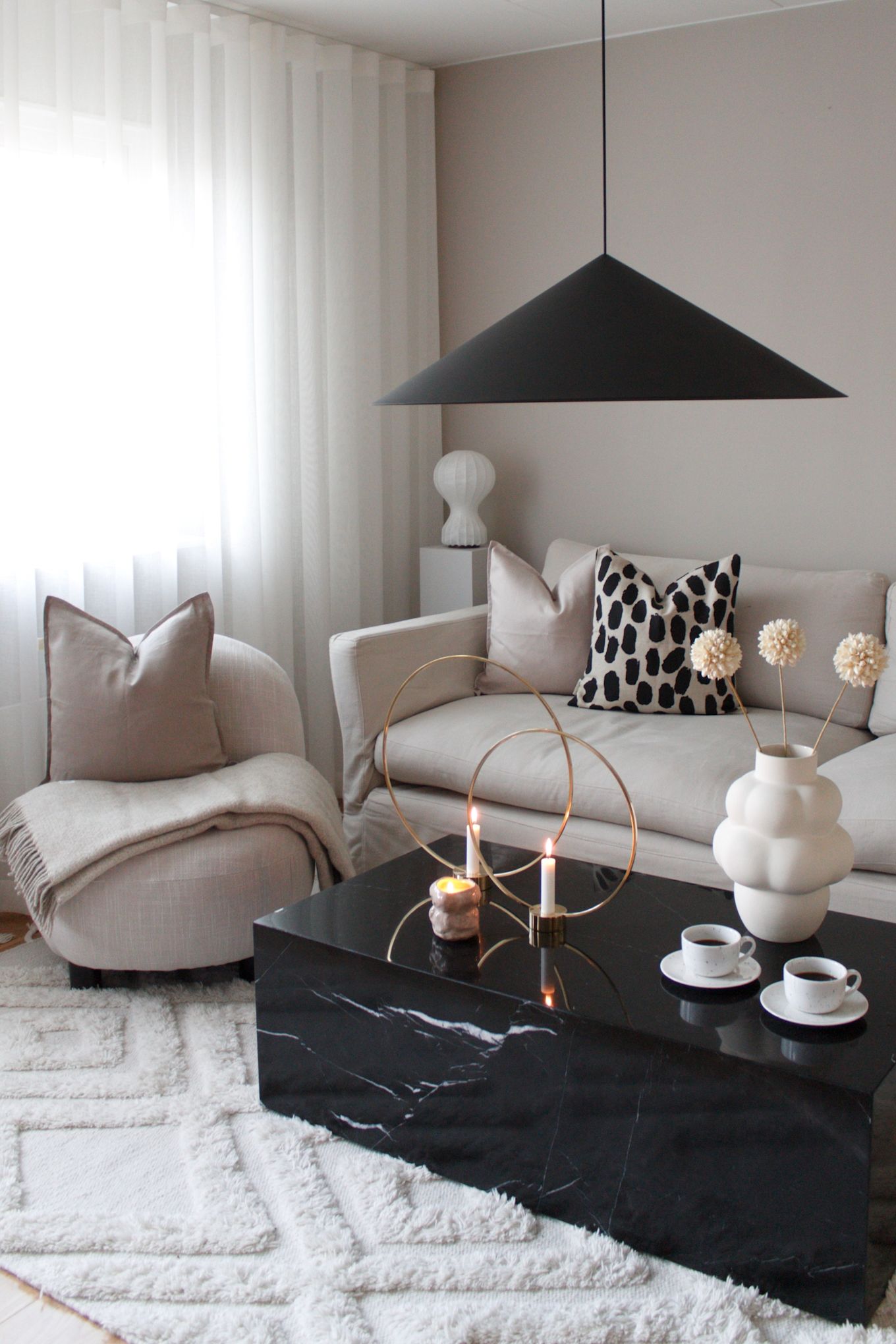 Boho en andere interieurstijlen: richt je woonkamer in met dit gezellige vloerkleed van Classic Collection zoals @idasinredning op instagram. 