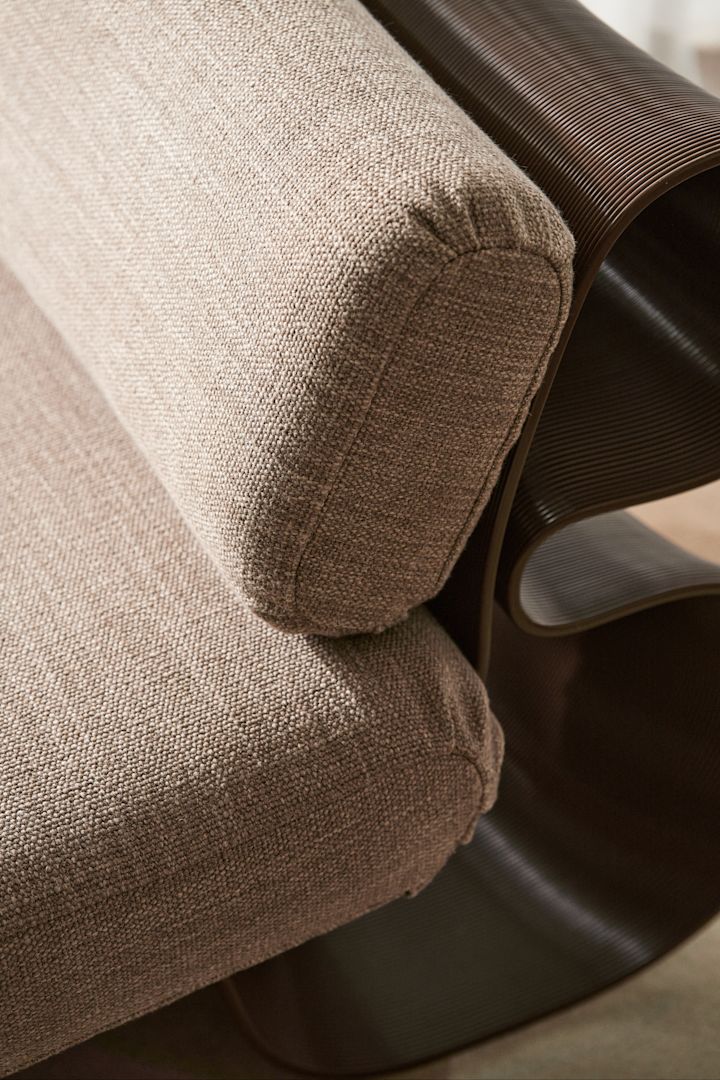 Hier zie je de 3D geprinte Eel lounge chair, in close-up.