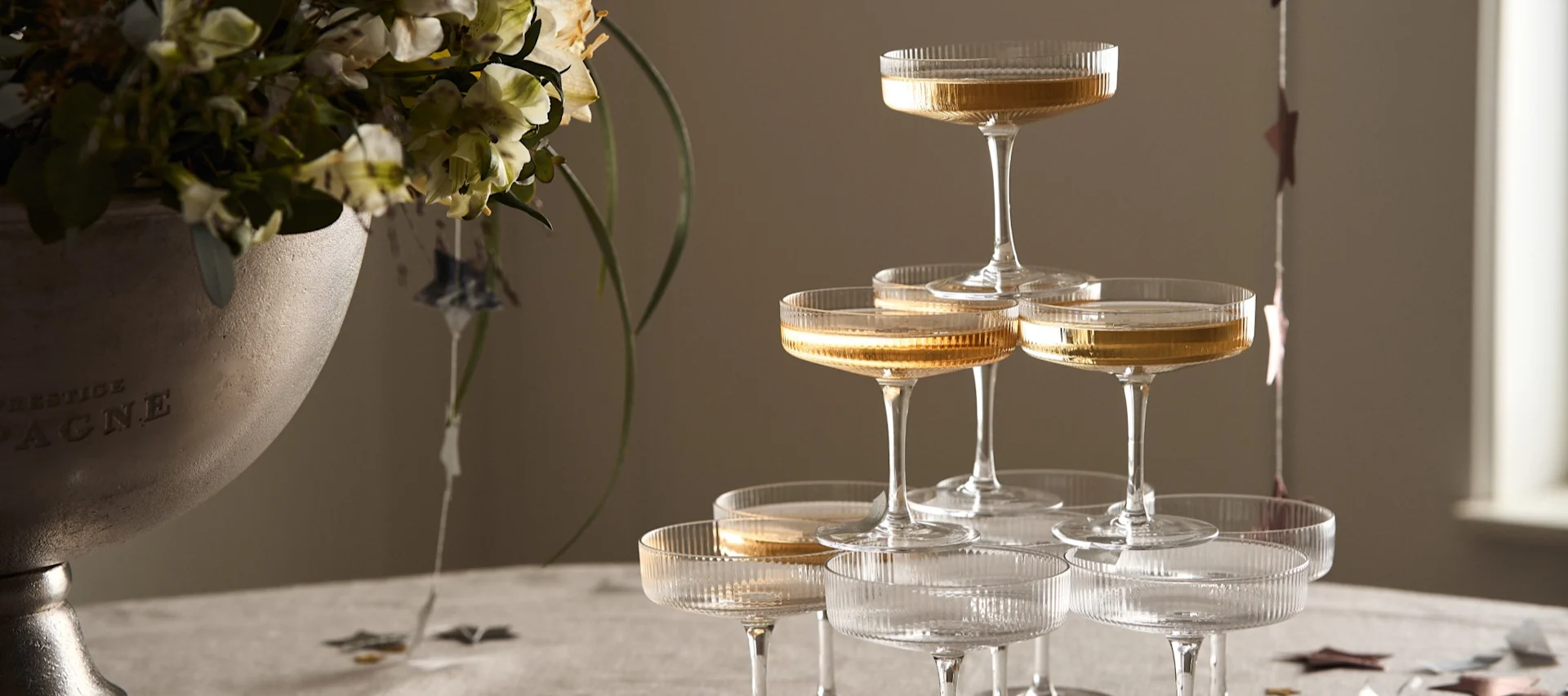 Ontdek hoe je dit jaar een champagnetoren bouwt voor je nieuwjaarsfeest!