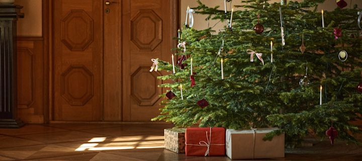 Versier je boom dit jaar met kerstboomdecoraties in de 3 verschillende stijlen van Nest Trends