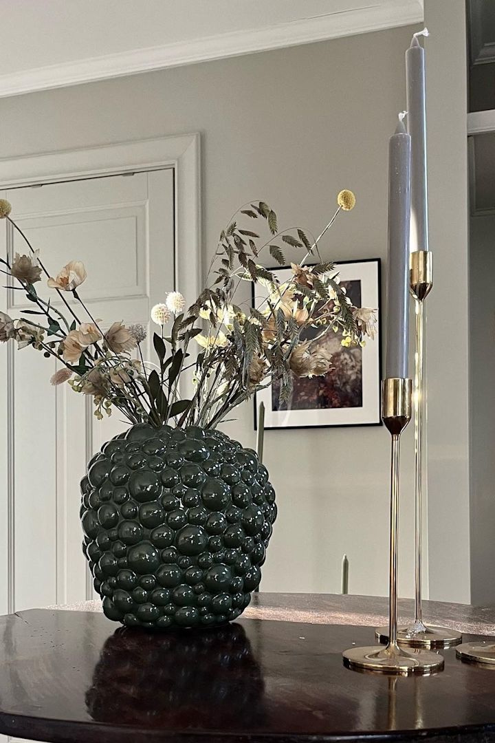 Boho en andere interieurstijlen: Hier zie je de luxe Scandinavische interieurstijl in een foto van Instagram-gebruiker @appeltradet3/ Therese Börjesson.