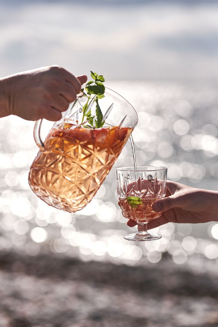 Sagaform plastic picknickglazen met alcoholvrije sangria. 