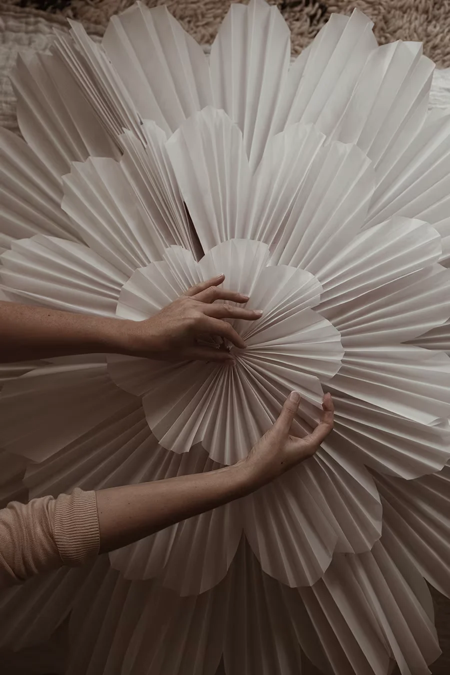 De papieren witte adventsster Snöblomma van Watt & Veke is een klassieke kerstster voor in het raam.