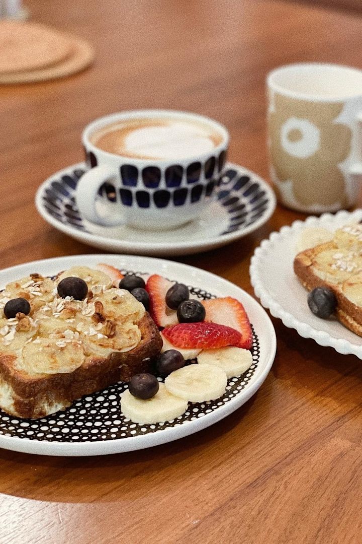 Valentijnsdag thuis: Maak een gezellig ontbijt voor je liefje en serveer het op Marimekko servies zoals @lifeof_susan.
