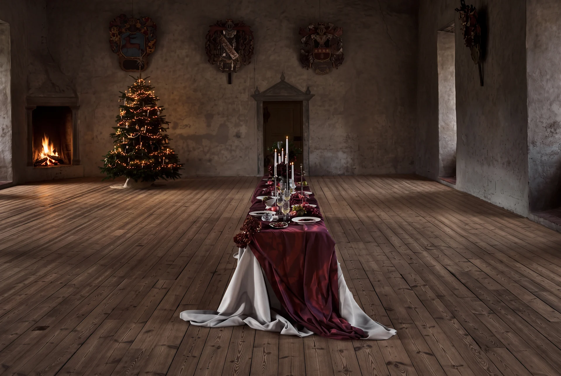 Lange eettafel gedekt voor een kerstfeest in een grote zaal met open haard en versierde kerstboom.